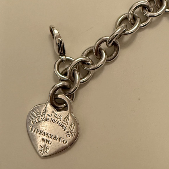 Limited edition, Tiffany and Co. Holiday Heart bracelet RARE - Picture 1 of 3